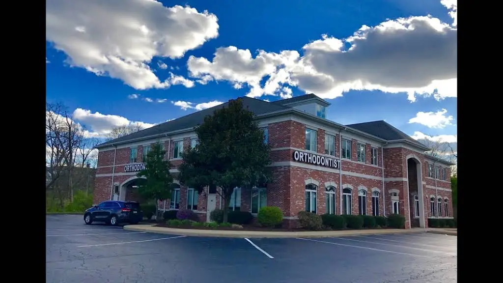 Alizadeh & Schreiner Orthodontics - Professional dental clinic exterior with modern facilities