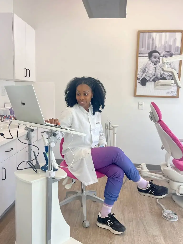 Bloomy's Pediatric Dentistry