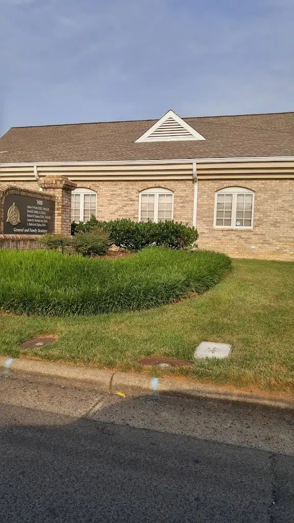 Winston Smiles Dentistry - Professional dental clinic exterior with modern facilities