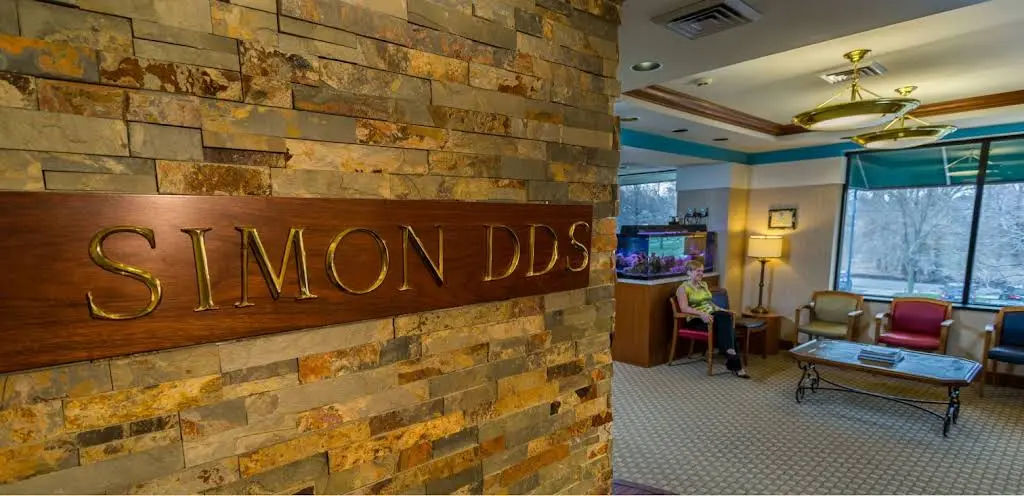 Dr. Lee J. Simon, DDS