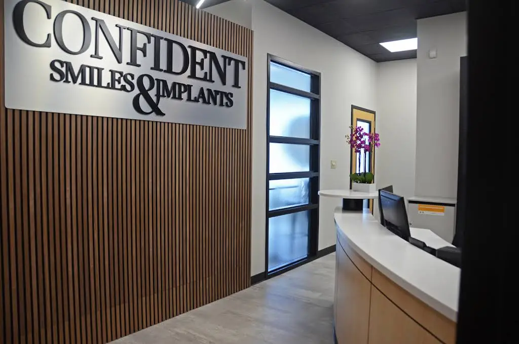 Confident Smiles and Implants O'Fallon