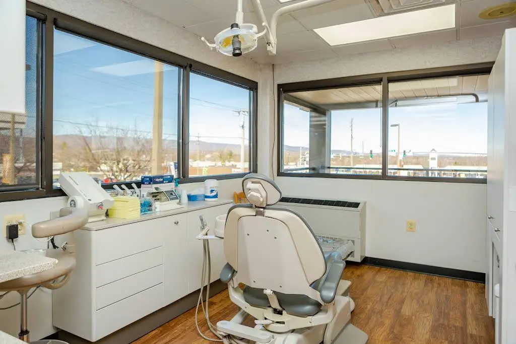 William J Hall DDS, PA