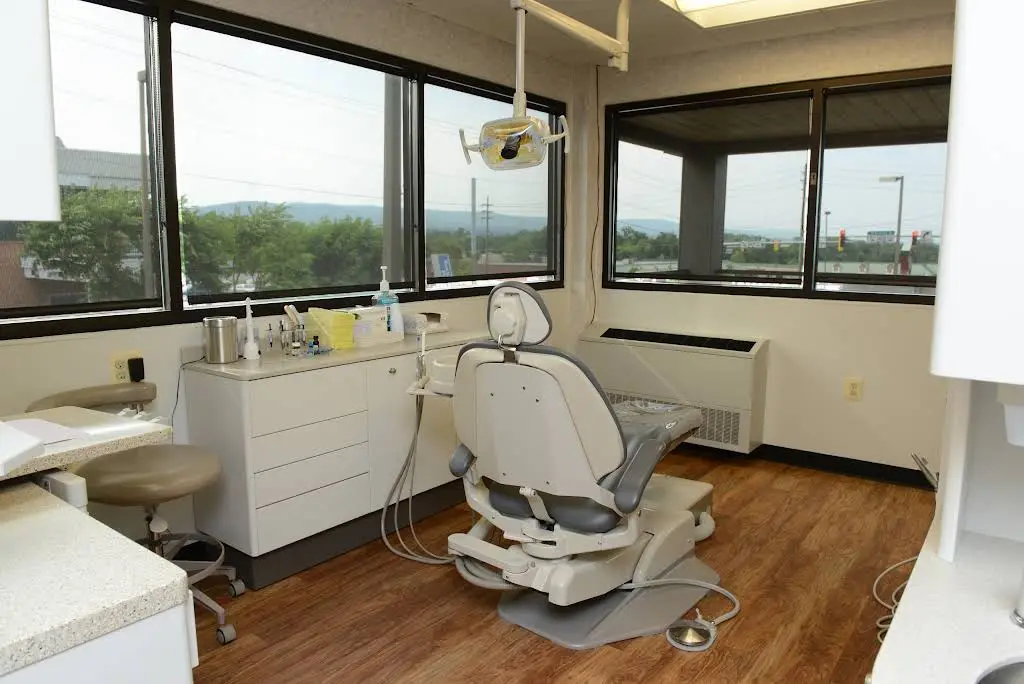 William J Hall DDS, PA