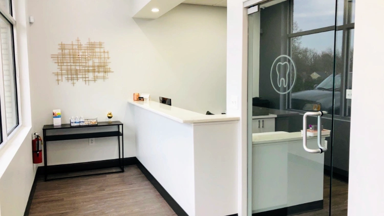 Luna Dentures and General Dentistry