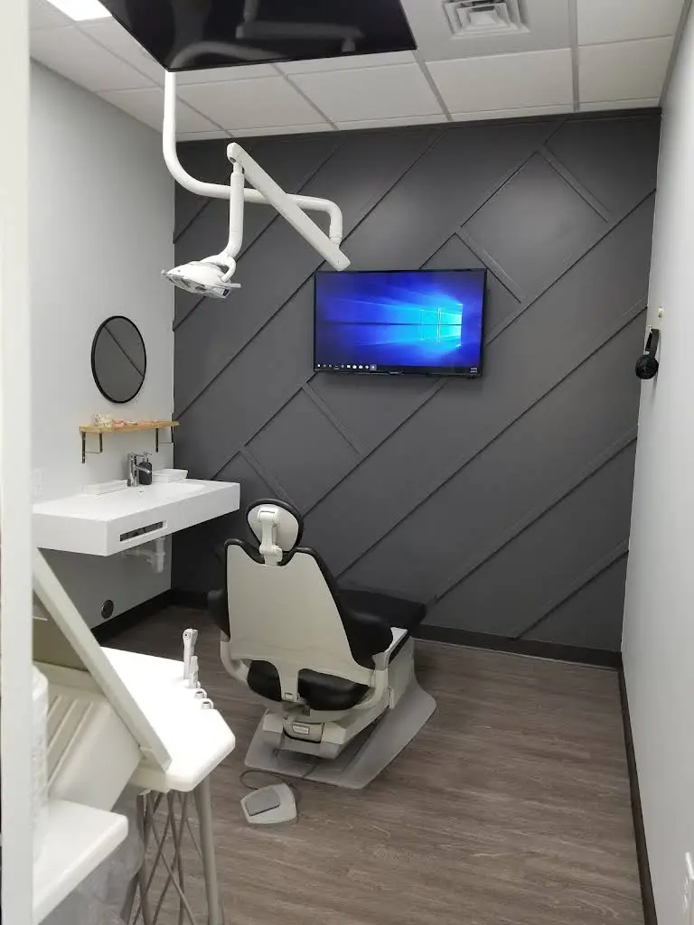 Luna Dentures and General Dentistry
