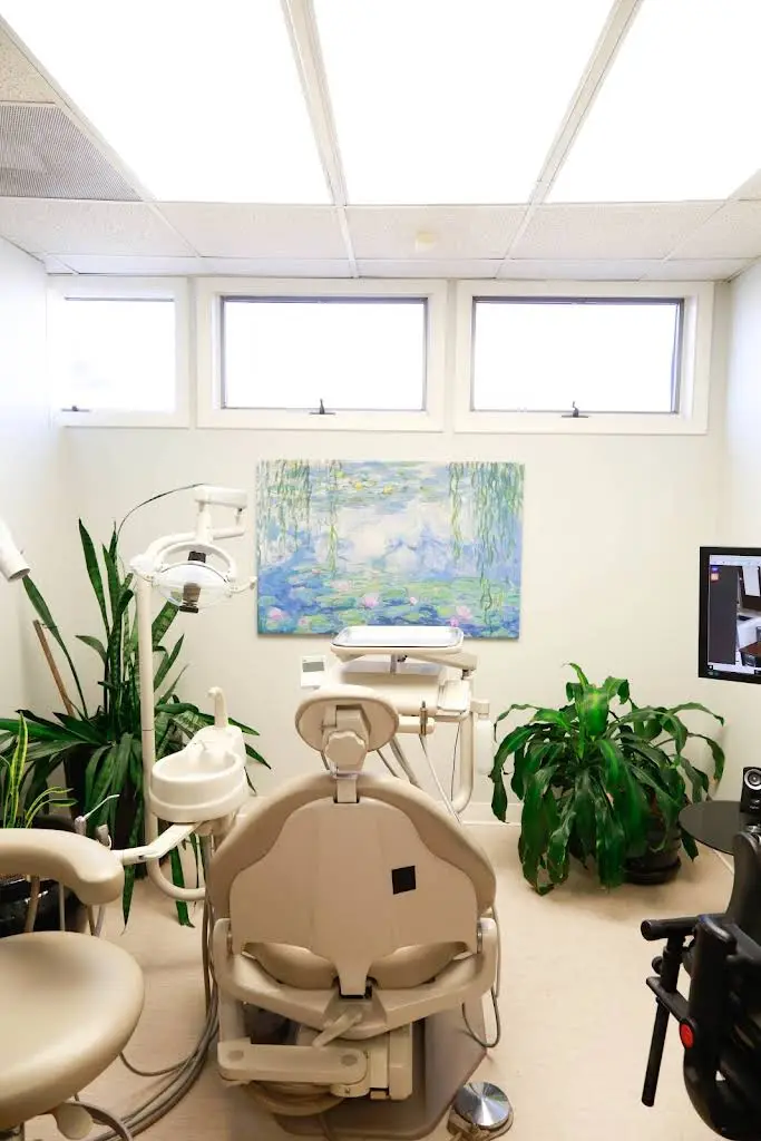 Bright Life Dentistry: Roxzanne J. Amos, DMD
