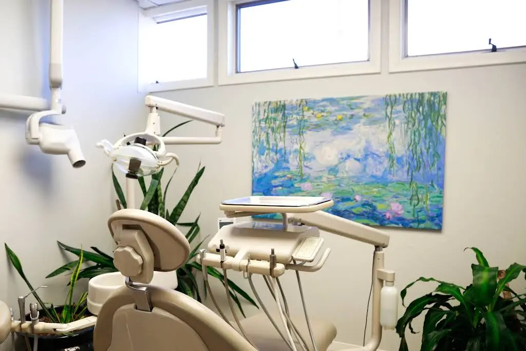 Bright Life Dentistry: Roxzanne J. Amos, DMD