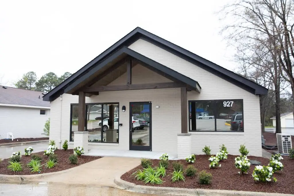 SmileSolution Dental Implant Center