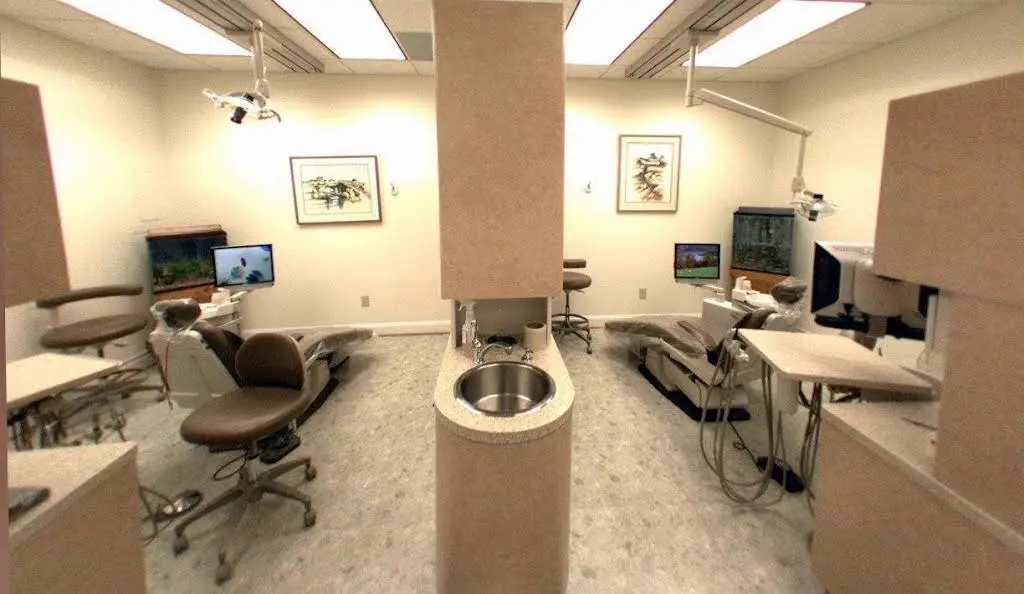 Dr. Stelianos A. Bredologos & Dr. Maria Mendrinos, Family and Cosmetic Dentistry