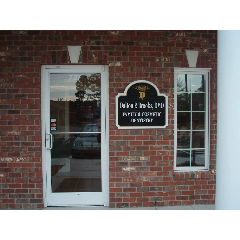 Dalton P. Brooks Family and Cosmetic Dentistry