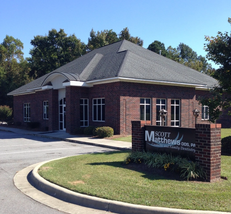 Scott B Matthews, DDS, PA - Professional dental clinic exterior with modern facilities