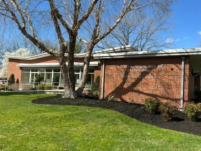 Steward & Gaull PA - Professional dental clinic exterior with modern facilities