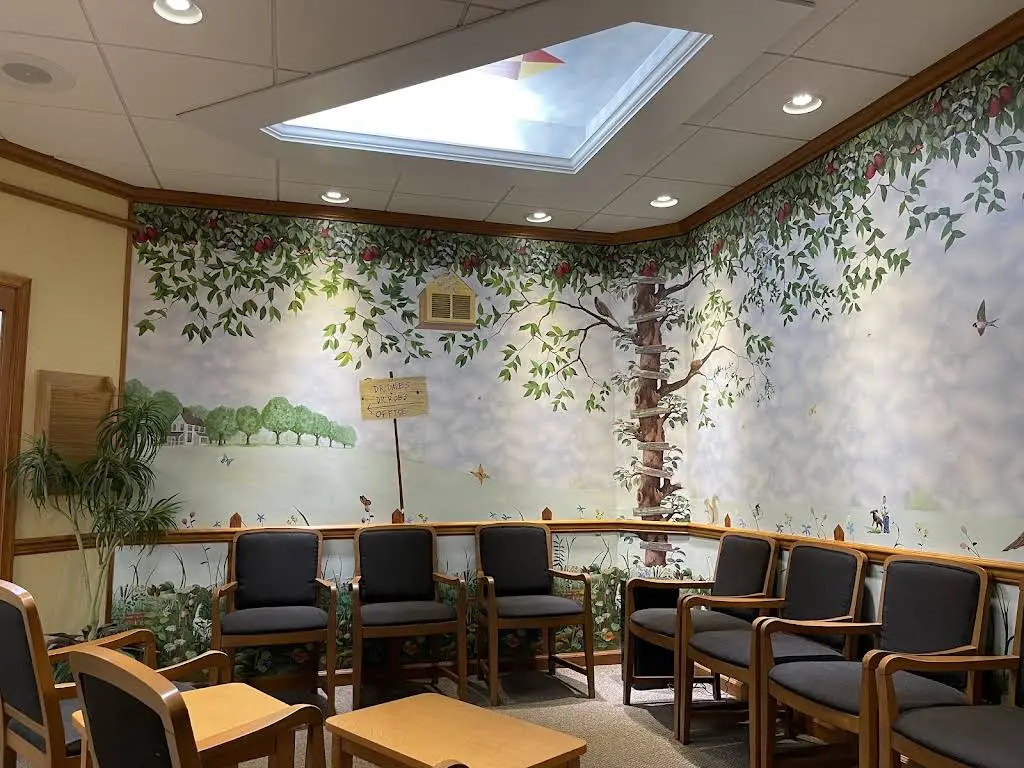 Robert M Collins DDS, PA - Professional dental clinic exterior with modern facilities