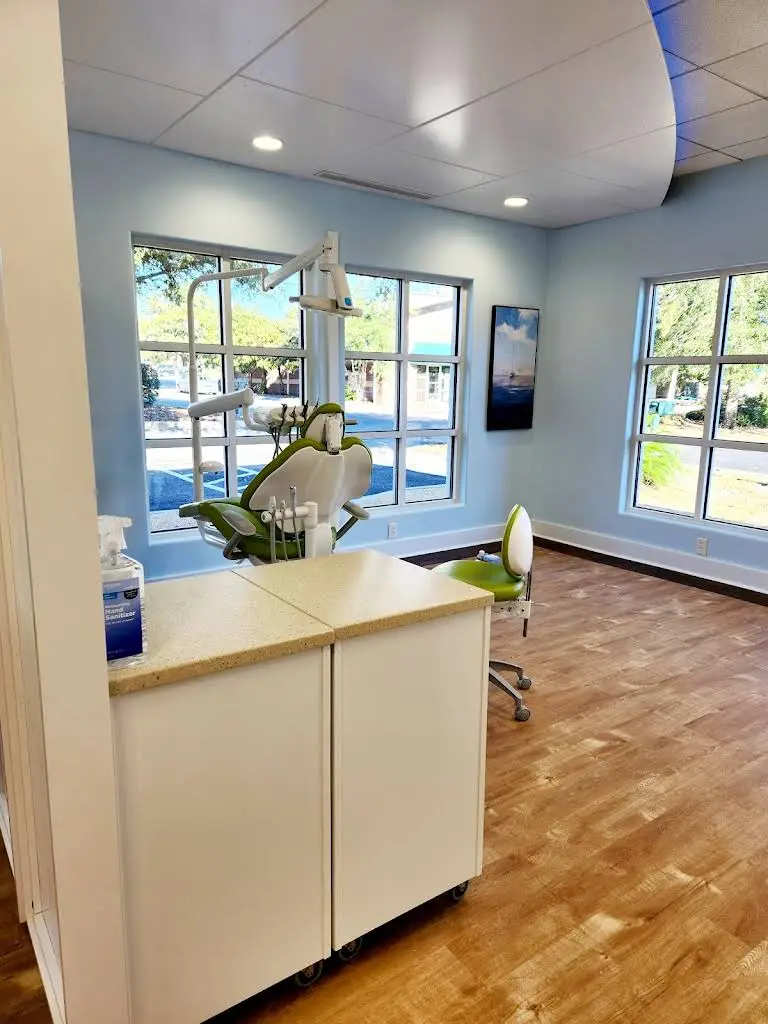 Smith Family and Cosmetic Dentistry - Professional dental clinic exterior with modern facilities