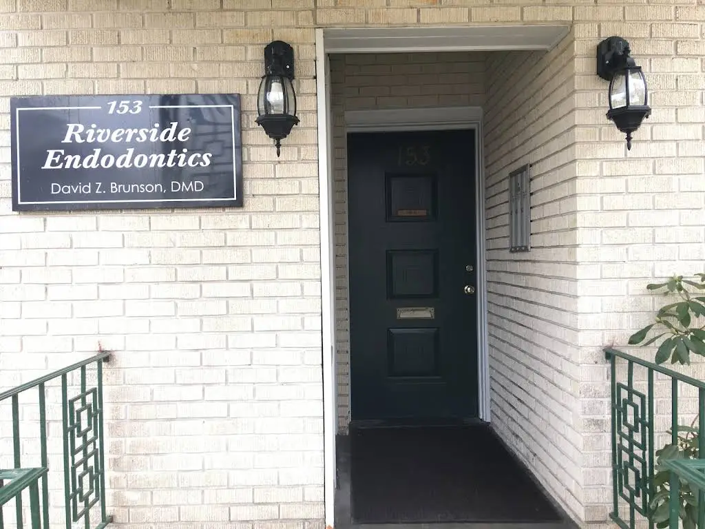 Riverside Endodontics - Professional dental clinic exterior with modern facilities