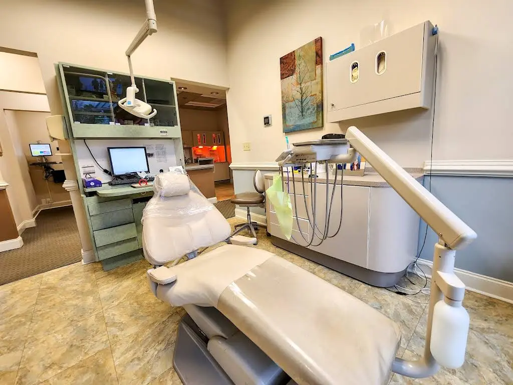 Pournaras Cosmetic Dentistry - Professional dental clinic exterior with modern facilities