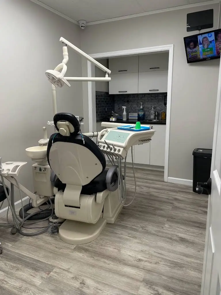Prime Time Dental - Professional dental clinic exterior with modern facilities
