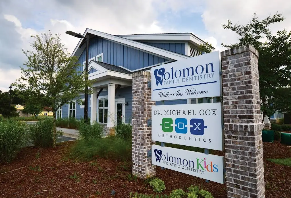 Solomon Kids Dentistry - Professional dental clinic exterior with modern facilities