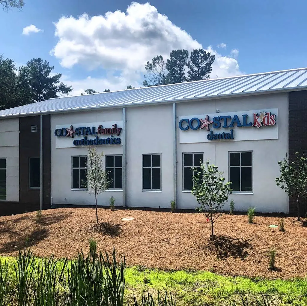 Coastal Kids Dental & Braces - Carnes - Professional dental clinic exterior with modern facilities
