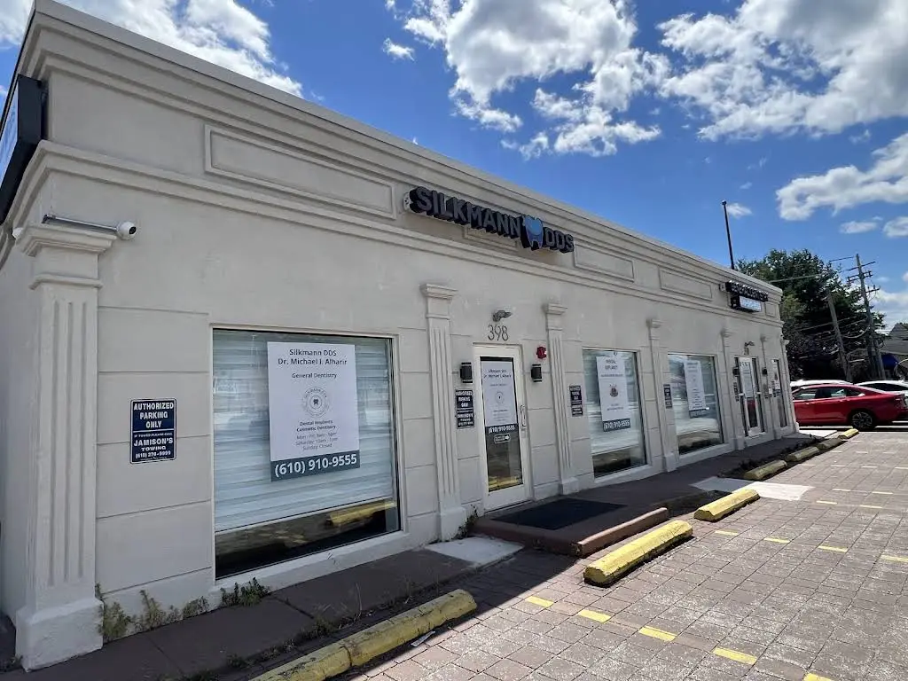 Silkmann DDS - Professional dental clinic exterior with modern facilities
