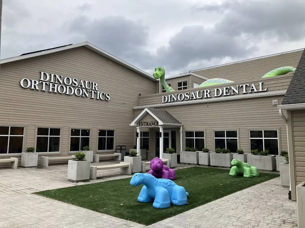 Dinosaur Dental - Professional dental clinic exterior with modern facilities