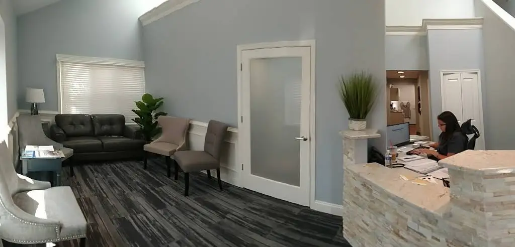 Media Endodontics - Professional dental clinic exterior with modern facilities