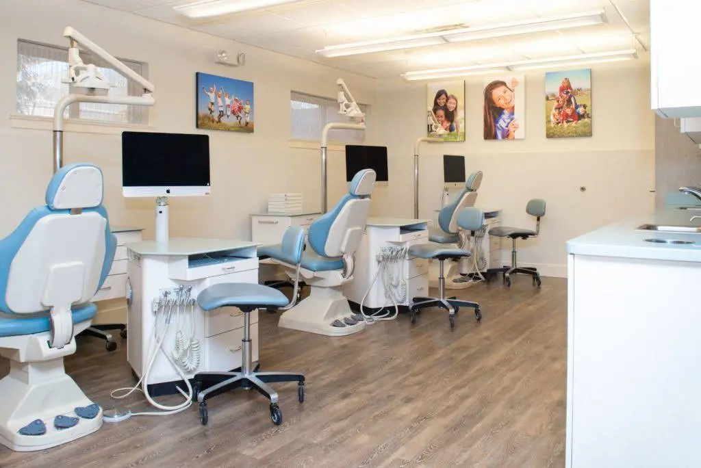 Buttenbaum Orthodontics - Professional dental clinic exterior with modern facilities