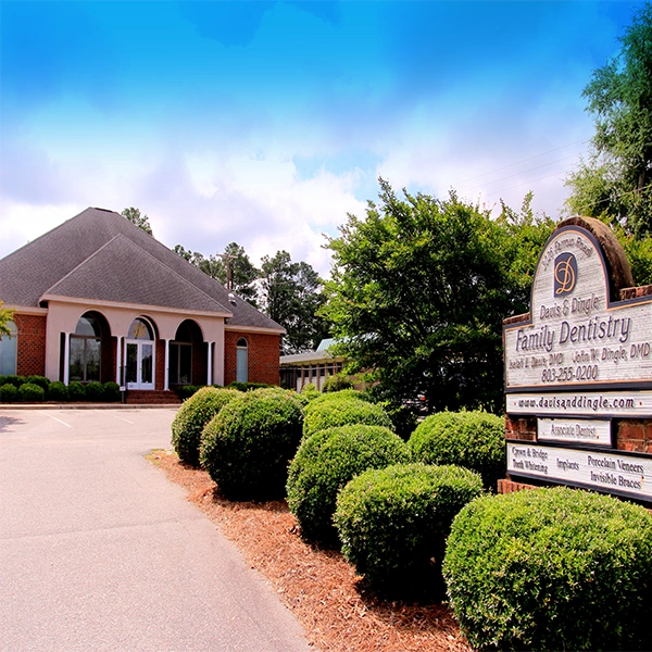 Davis & Dingle Family Dentistry - Professional dental clinic exterior with modern facilities