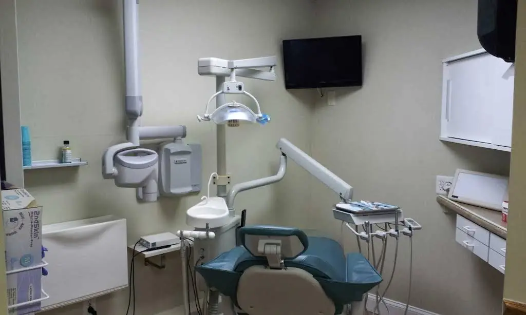 Family Friendly Dental - Professional dental clinic exterior with modern facilities