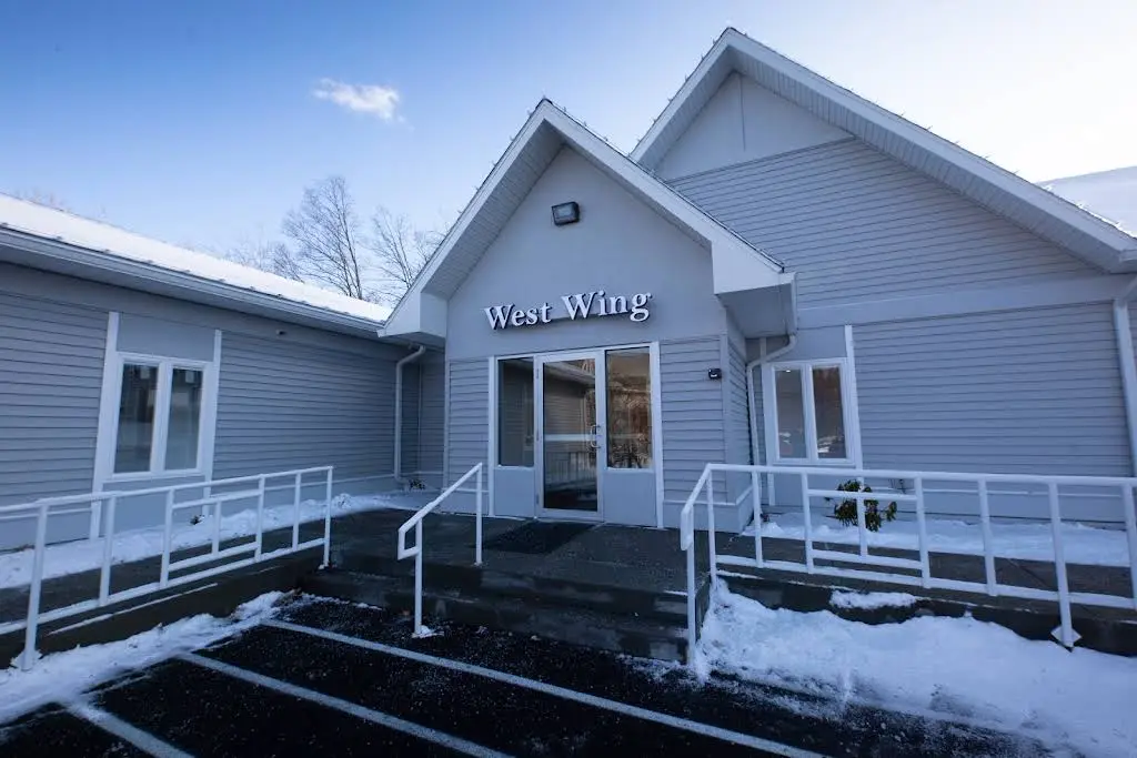 Lalor Implant Center - Professional dental clinic exterior with modern facilities