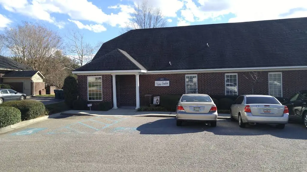 Vista Smiles - Professional dental clinic exterior with modern facilities