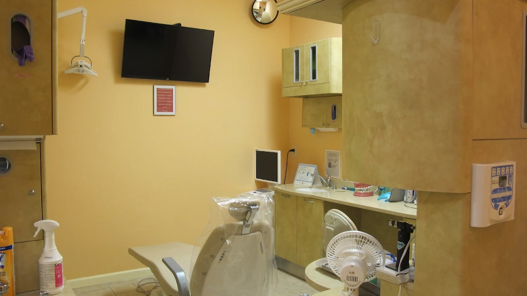 Smile Center of Knightsville: Jeanine Gourdine, DMD - Professional dental clinic exterior with modern facilities