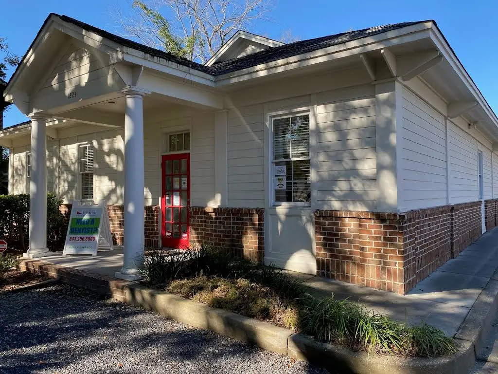 Trident Dental - Hanahan - Professional dental clinic exterior with modern facilities