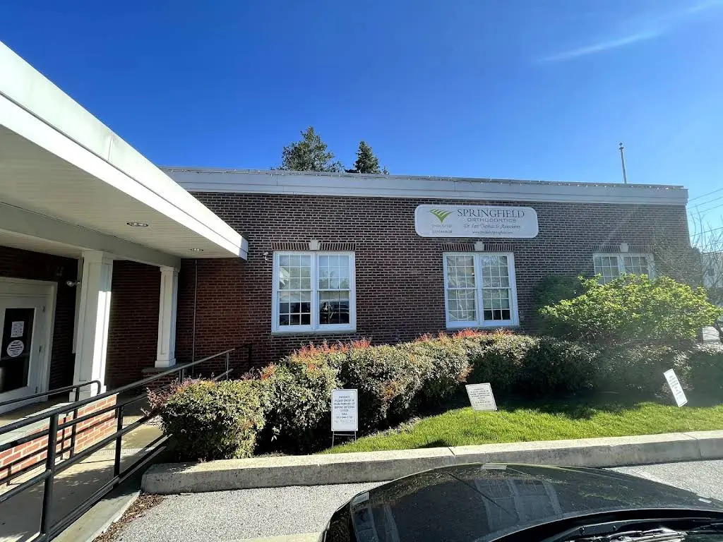 Springfield Orthodontics - Professional dental clinic exterior with modern facilities