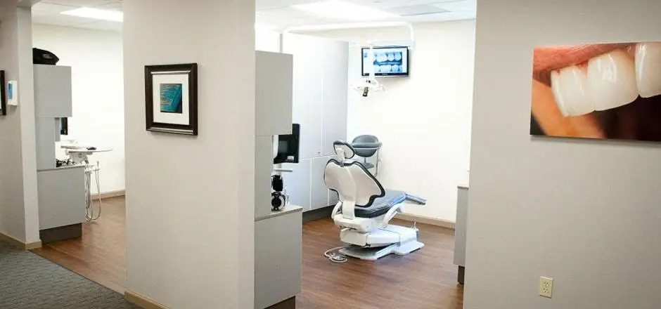 Stelzer Dental - Professional dental clinic exterior with modern facilities