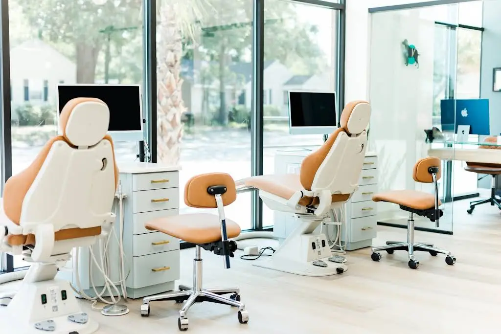 Park Circle Orthodontics - Professional dental clinic exterior with modern facilities