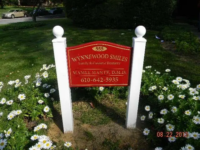 Wynnewood Smiles - Professional dental clinic exterior with modern facilities