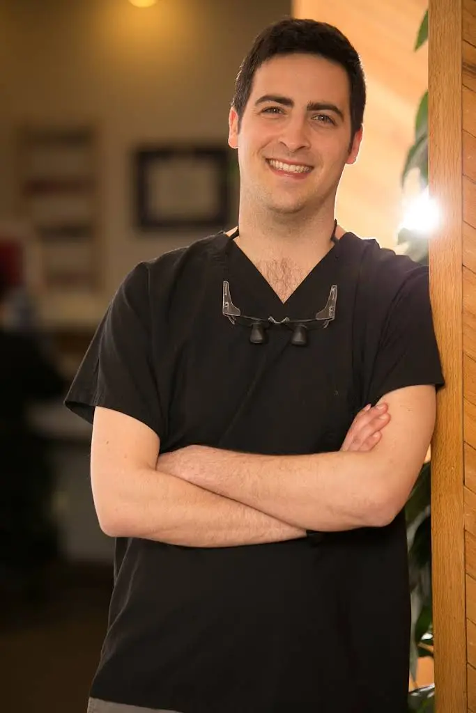 Avenue Smiles: Dr. Avi Weiner, DMD - Professional dental clinic exterior with modern facilities