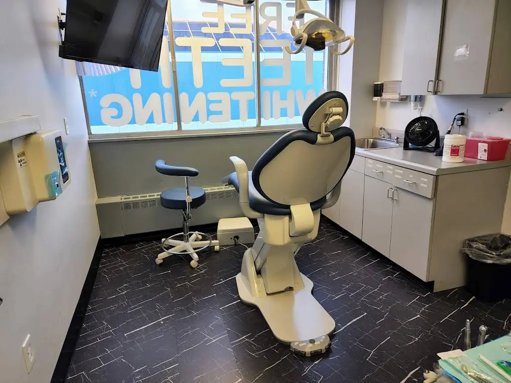 Smile Team - Professional dental clinic exterior with modern facilities