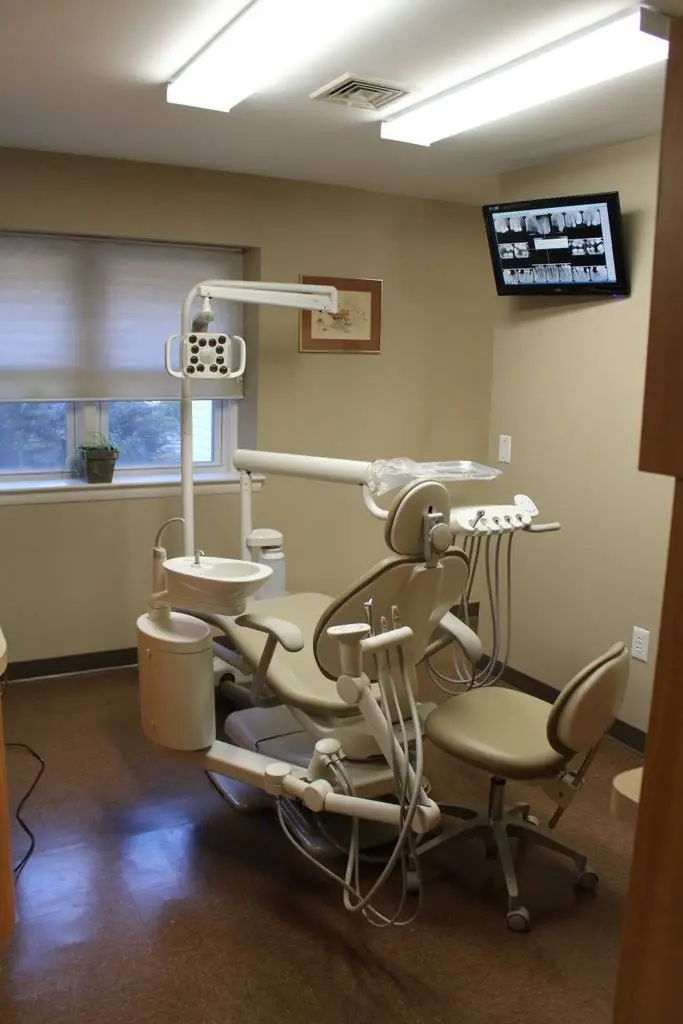 HealthLink Dental Clinic - Professional dental clinic exterior with modern facilities