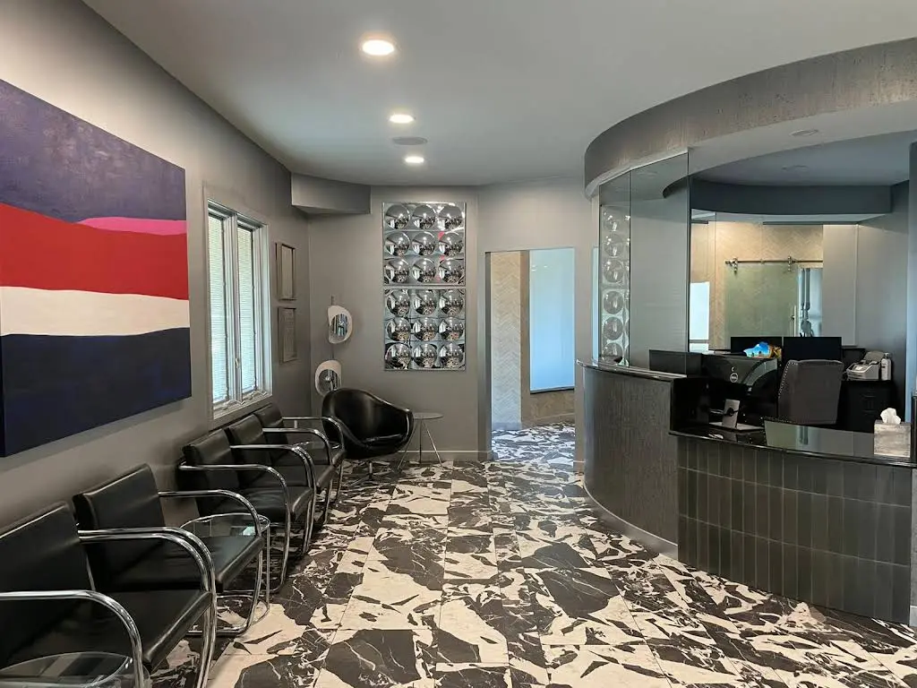 Roc Perio & Implants - Professional dental clinic exterior with modern facilities