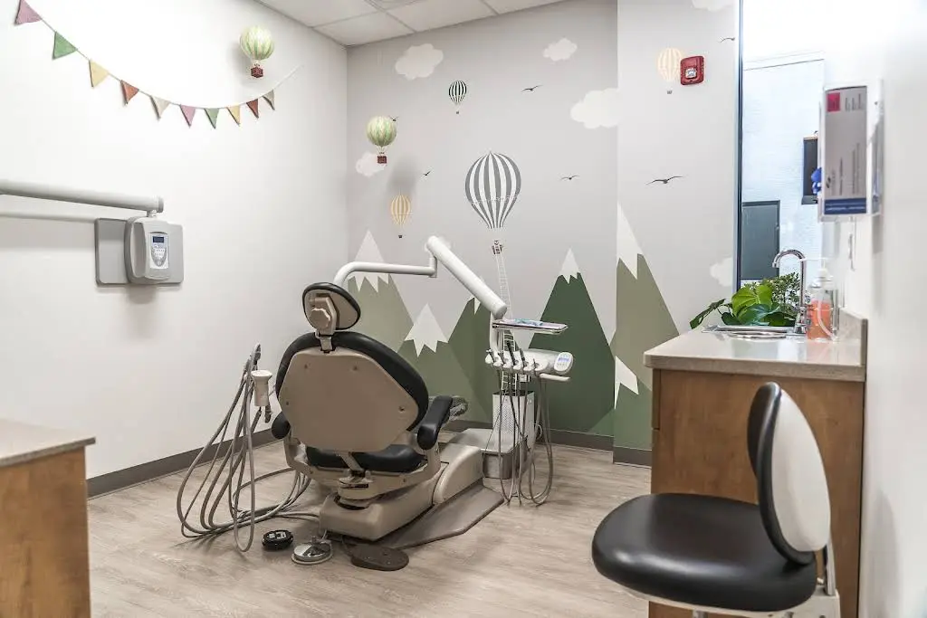Heine & Associates Family Dentistry - Professional dental clinic exterior with modern facilities