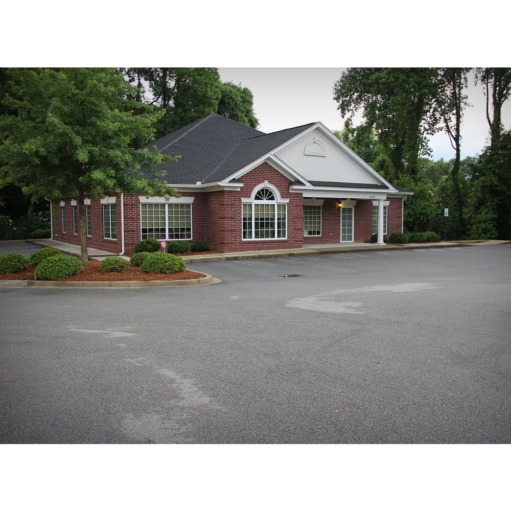 West Vista Dental - Dr. Kenley Loftis - Professional dental clinic exterior with modern facilities