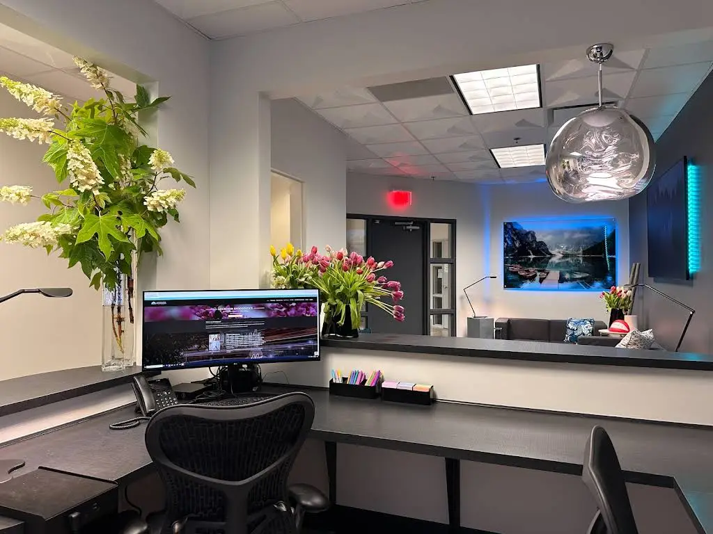 Lexington Endodontics - Professional dental clinic exterior with modern facilities
