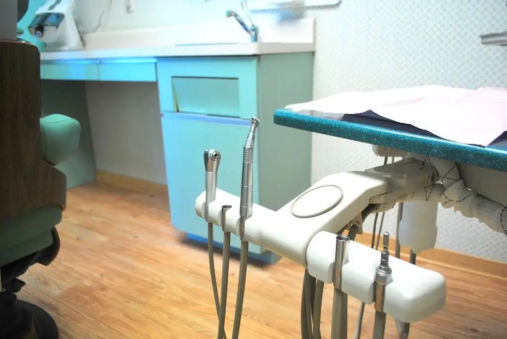 West Ashley Dental Associates - Professional dental clinic exterior with modern facilities