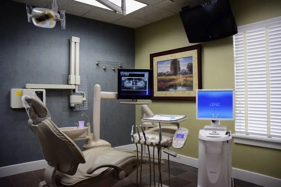 Albee Family Dental - Professional dental clinic exterior with modern facilities