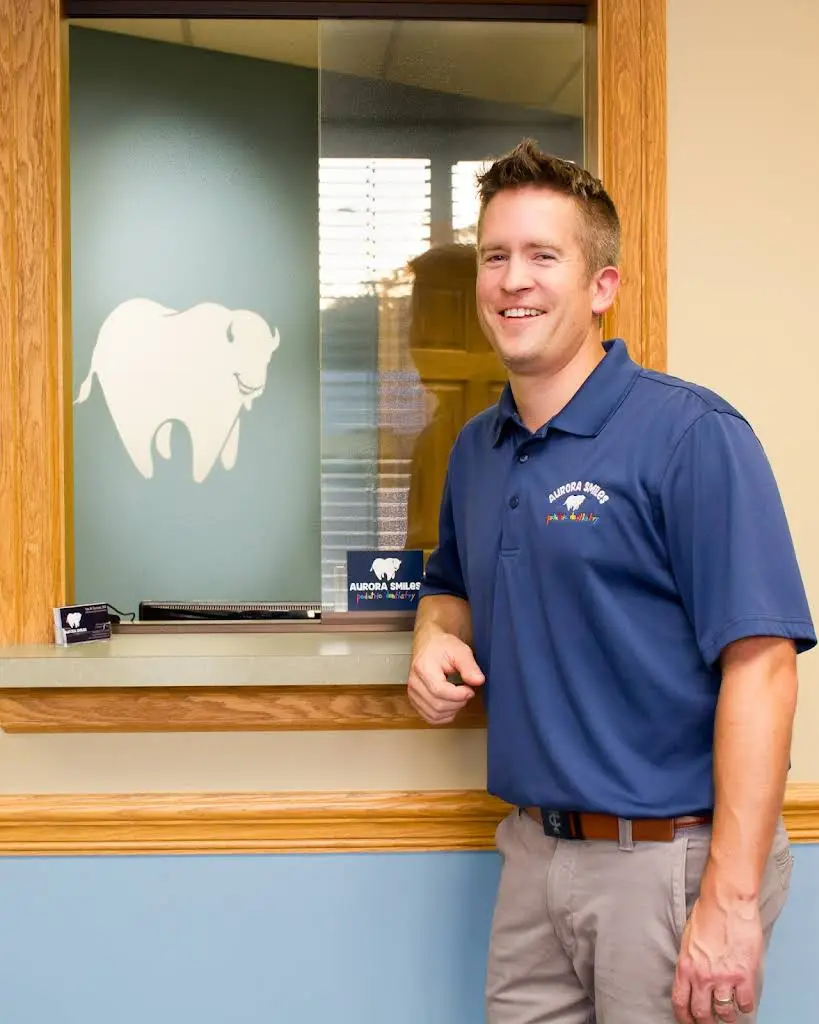 Aurora Smiles Pediatric Dentistry - Professional dental clinic exterior with modern facilities