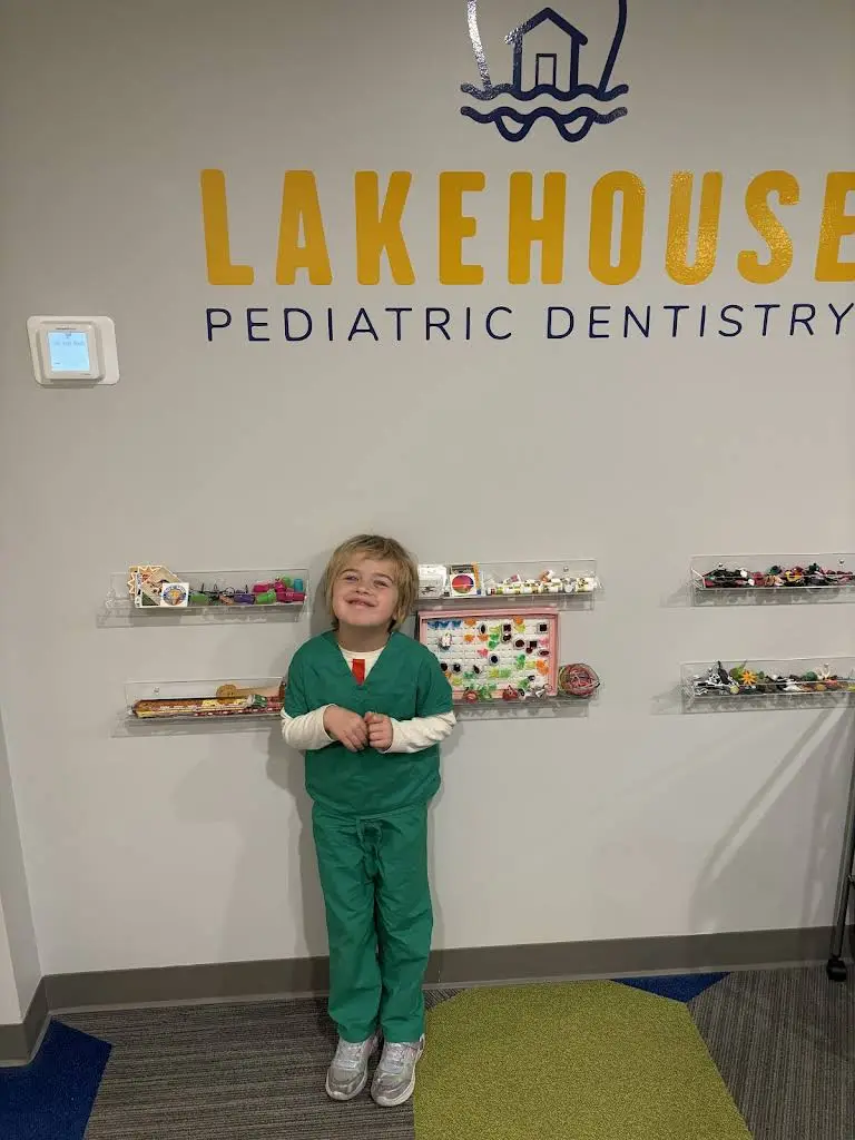 Lakehouse Pediatric Dentistry - Professional dental clinic exterior with modern facilities