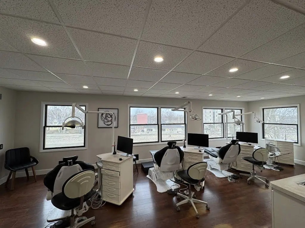 Squires Orthodontics - Professional dental clinic exterior with modern facilities