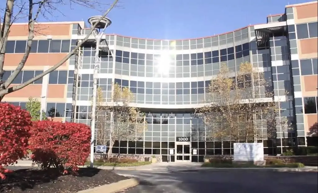 Yalda Dental - Professional dental clinic exterior with modern facilities